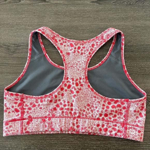 Nike pro sports bra in red - Picture 2 of 5